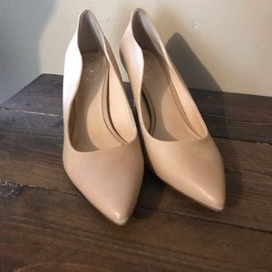 Vince Camuto scallop nude pump